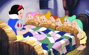白雪公主和七个小矮人,每两个人都要握一次手,一共握了多少次,描述一下解题过程 七个小矮人与白雪公主